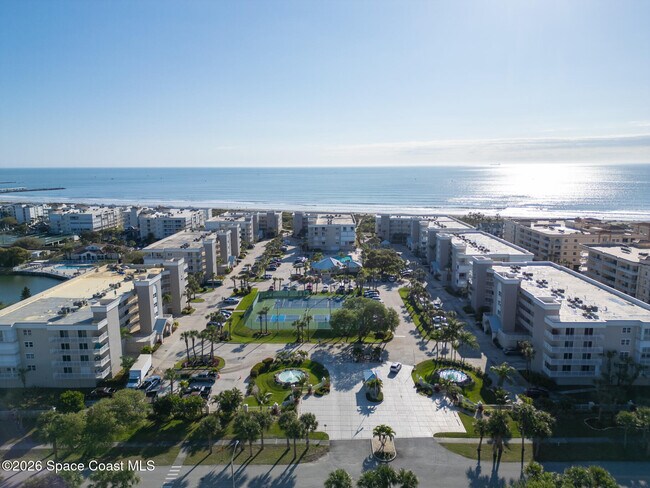 Building Photo - 606 Shorewood Dr