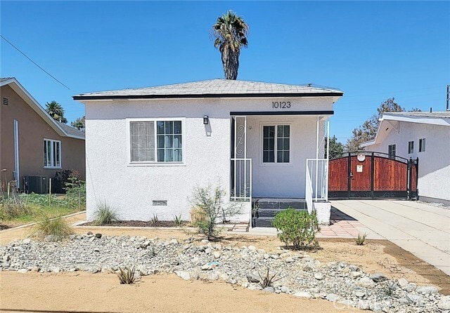 Primary Photo - 10123 Beach St