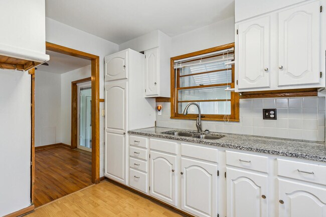 Building Photo - 3707 E Funston St