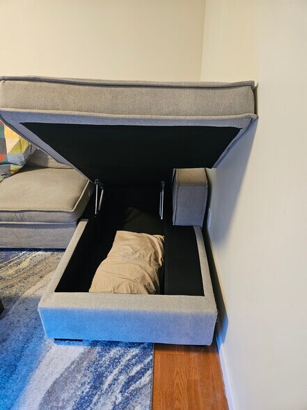Storage space - very useful - 140 Mount Kemble Ave