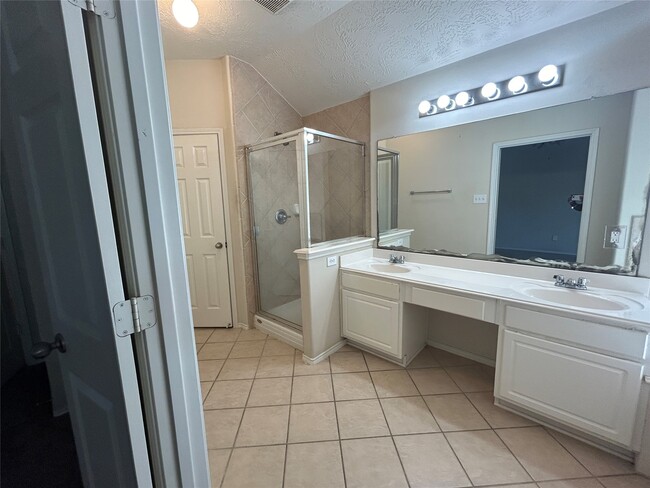 Building Photo - 14027 Blackfoot Trail Run