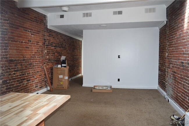 Building Photo - 407 Brook Rd