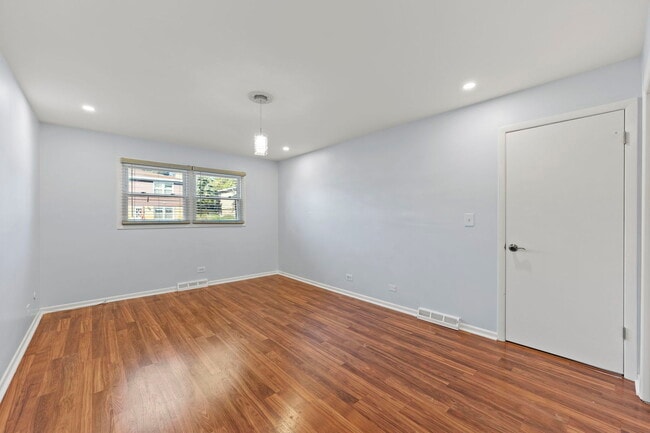 Building Photo - 1000 E Callero Cir