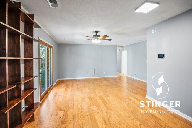 Building Photo - 3005 Dogwood St