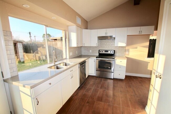Building Photo - 3015 Quail Valley E Dr