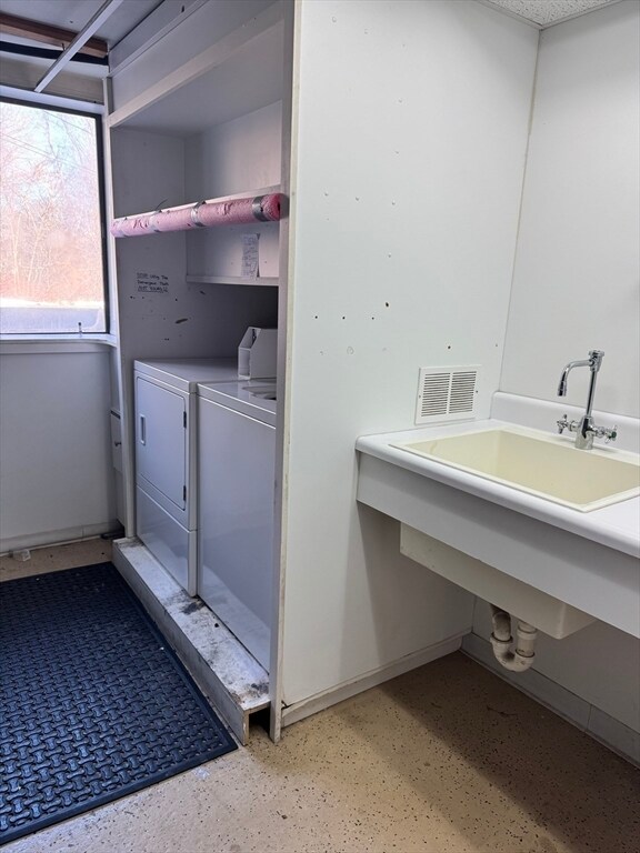 Building Photo - 320 Elm St