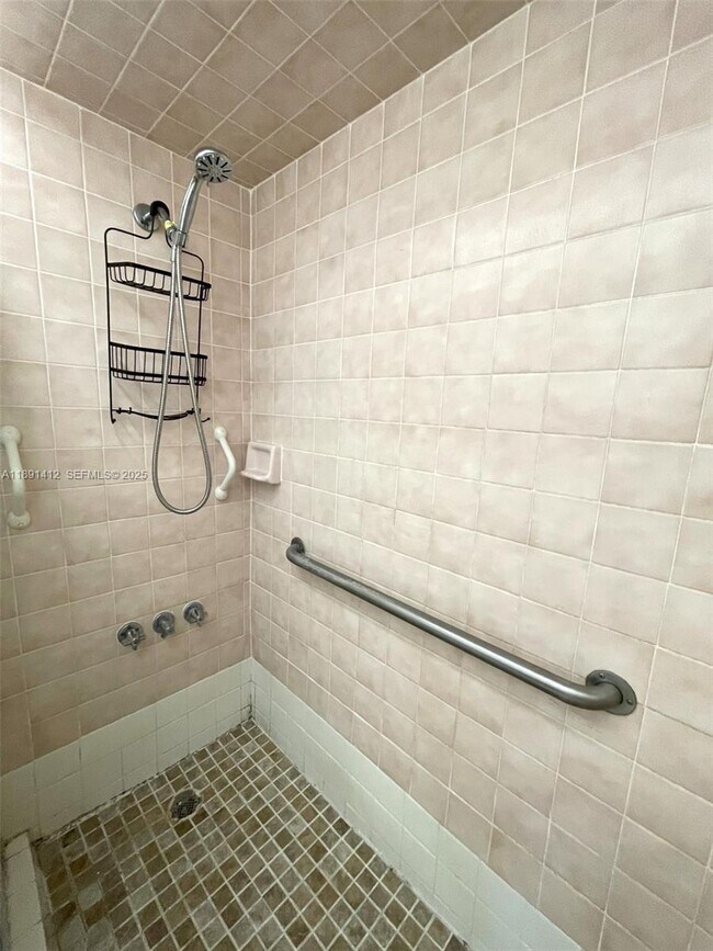 Building Photo - 1810 SW 81st Ave