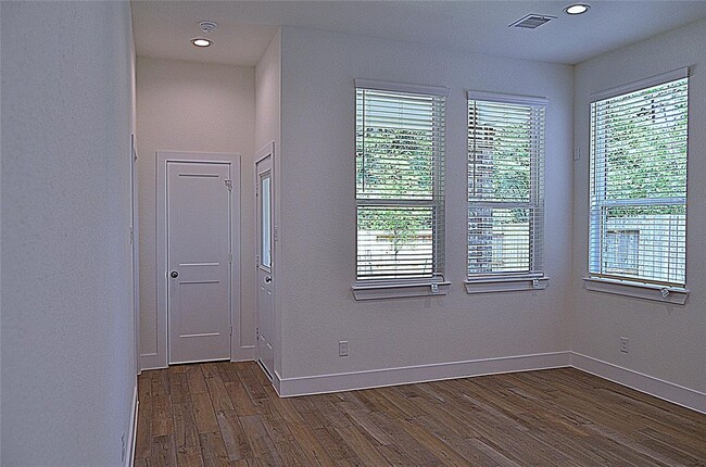 Building Photo - 219 Lukewood Cir