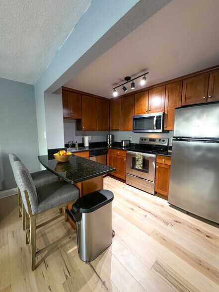 Kitchen - 210 5th Ave S