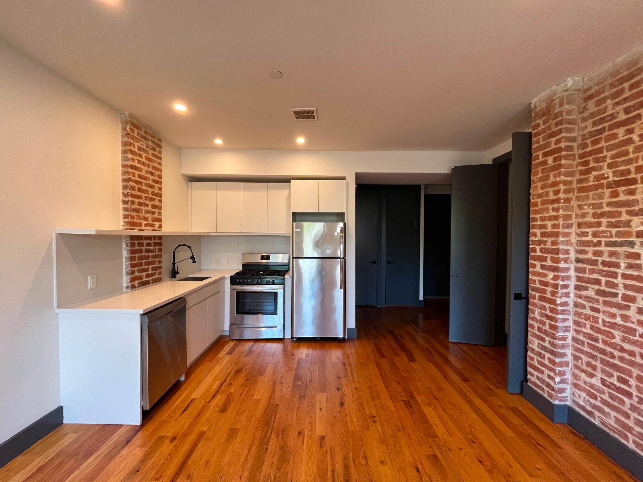 Building Photo - 568 Communipaw Ave
