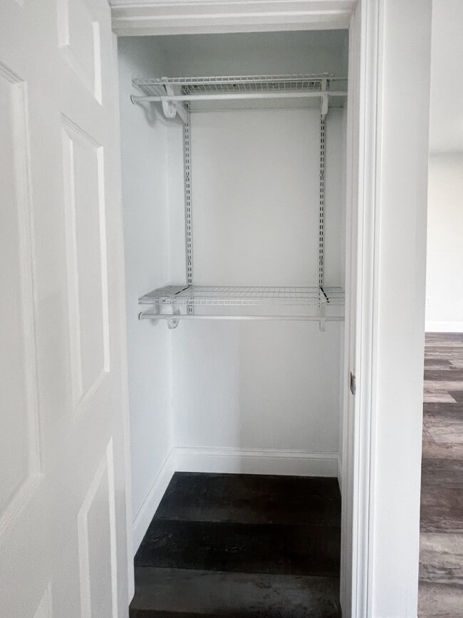 Building Photo - Gorgeous and newly renovated townhouse-sty...