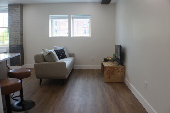 Building Photo - 110 Hotel St