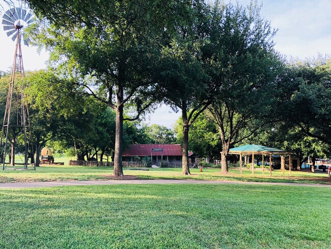 Building Photo - 14809 Great Willow Dr
