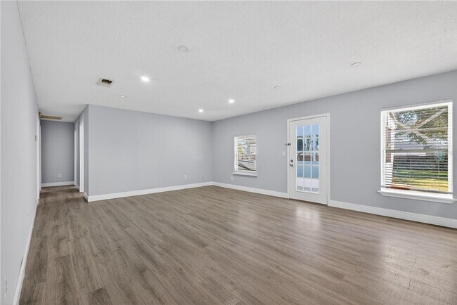 Building Photo - SINGLE FAMILY HOME IN DOWNTOWN KISSIMMEE! 3/2