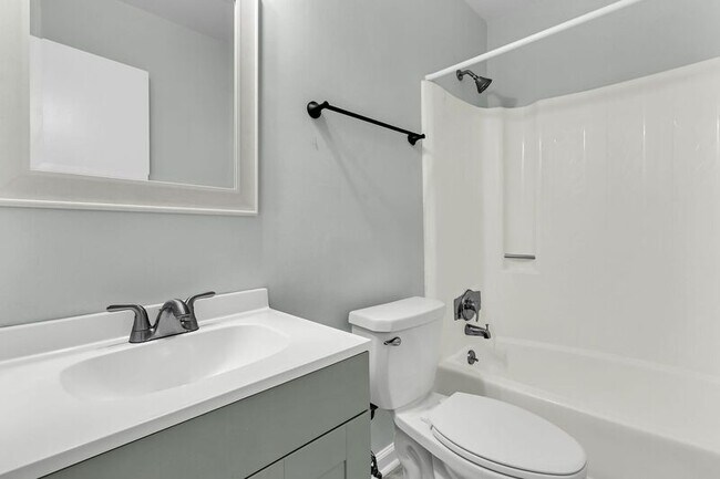 Building Photo - 216 Parlor Dr