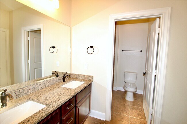 Building Photo - 24115 Via Privato Dr