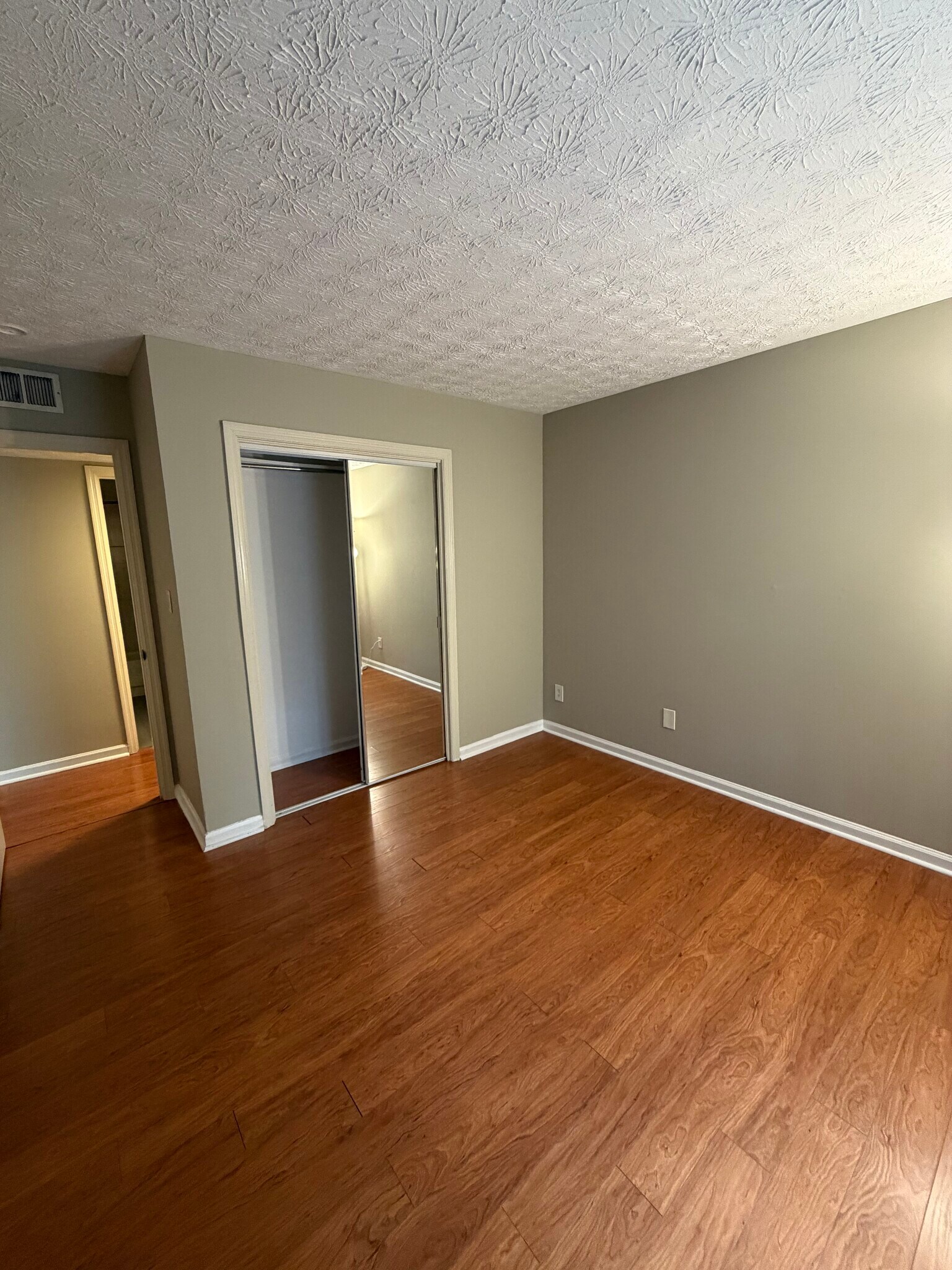 Building Photo - 1394 N Crossing Dr NE