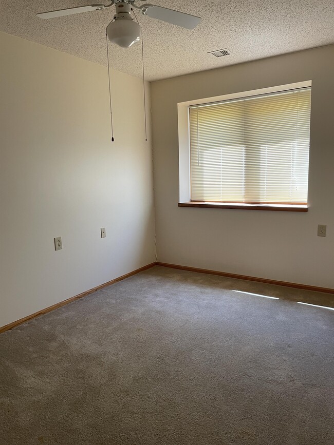 Building Photo - 521 24th St