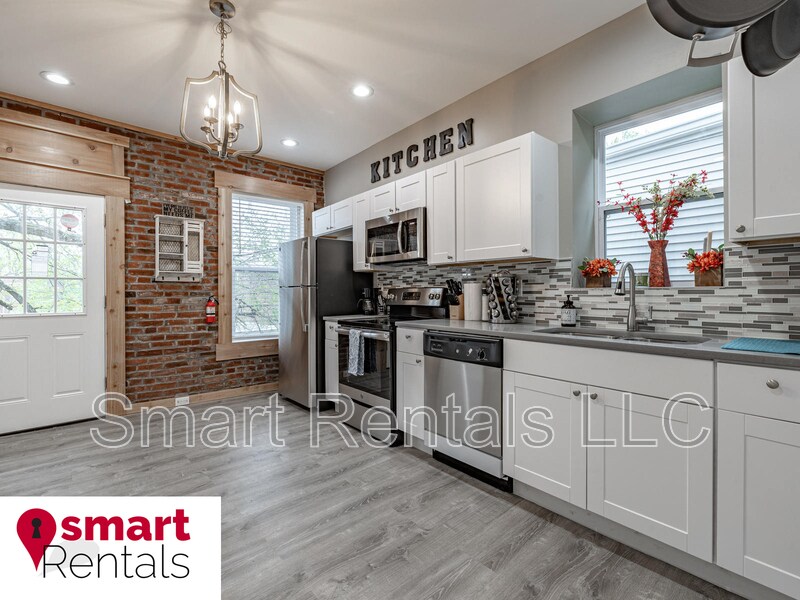 Building Photo - 3851 McRee Ave