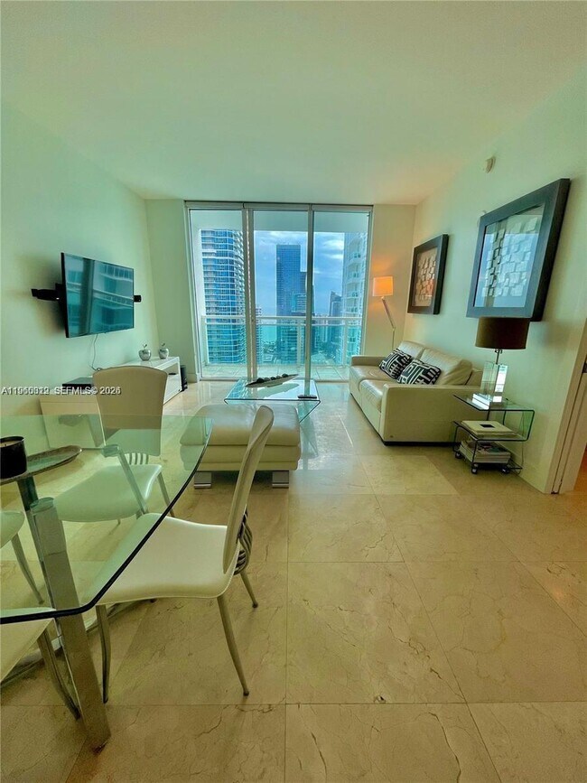 Building Photo - 950 Brickell Bay Dr