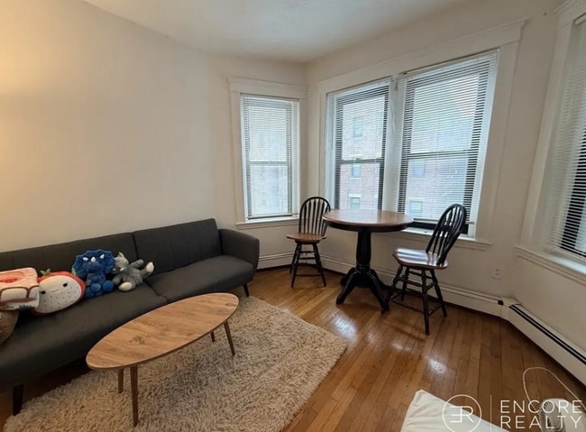 Building Photo - 462 Park Dr