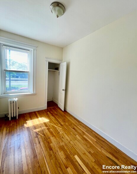 Building Photo - 18 Claymoss Rd