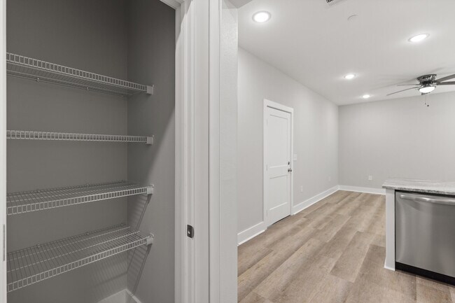 Building Photo - 305 Okaloosa Ave