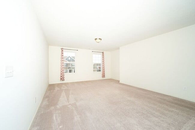 Building Photo - 4 Bedroom With Finished Basement in Westfield!