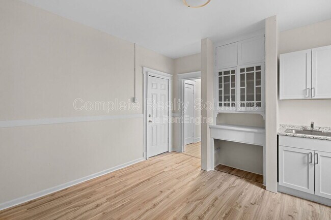 Building Photo - 4301 S 38th St