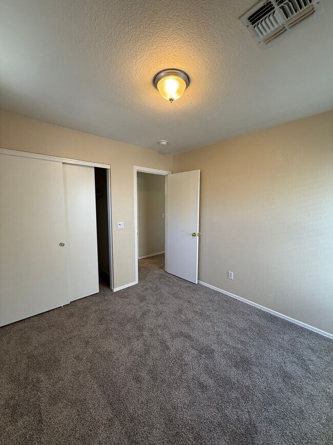 Building Photo - WATERFORD SQUARE COMMUNITY 3 BED 2.5 BATH **ASK ABOUT A MOVE IN SPECIAL!