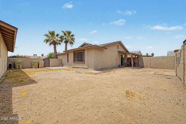 Building Photo - 5232 W Mauna Loa Ln