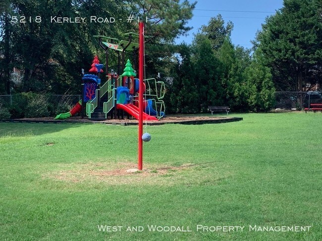 Building Photo - Great Two Bedroom, One Bathroom apartment