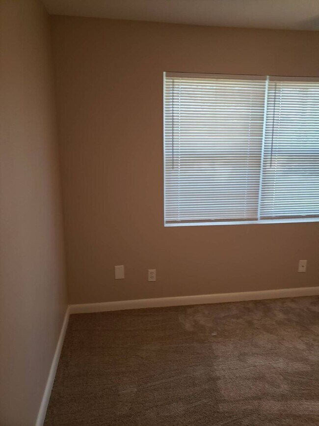 Building Photo - Charming 3Bed/2Bath Brick Home w/Bonus Office Space – Upgraded Comfort Near Martin Lake *1/2 OFF ...
