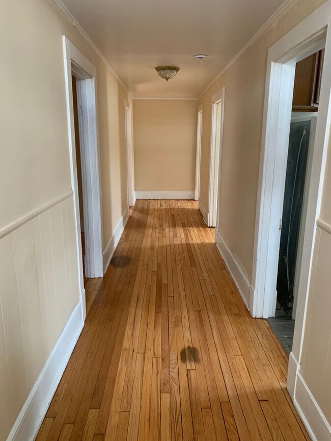 Building Photo - Downtown Buena Vista 2nd floor apartment 5BR, 1 Ba