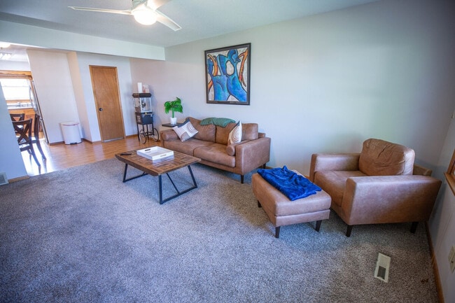 Building Photo - 202 NW Sharmin Dr