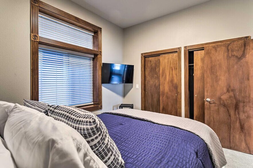 Building Photo - 1533 N Williams St