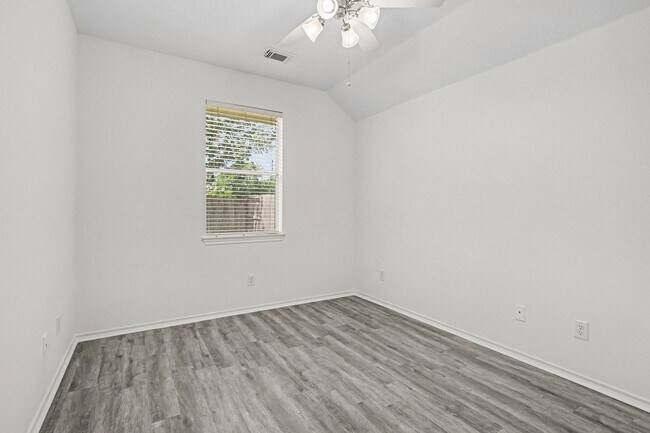 Building Photo - 18314 Manorcliff Ln