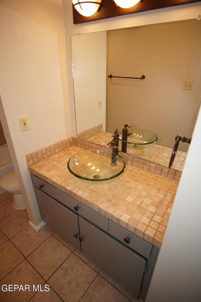 Building Photo - 4433 N Stanton St