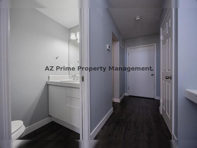 Building Photo - 7835 E Glenrosa Ave