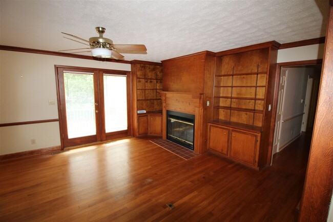 Building Photo - 2153 Southwood Rd