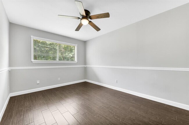 Building Photo - 206 Ron Cir