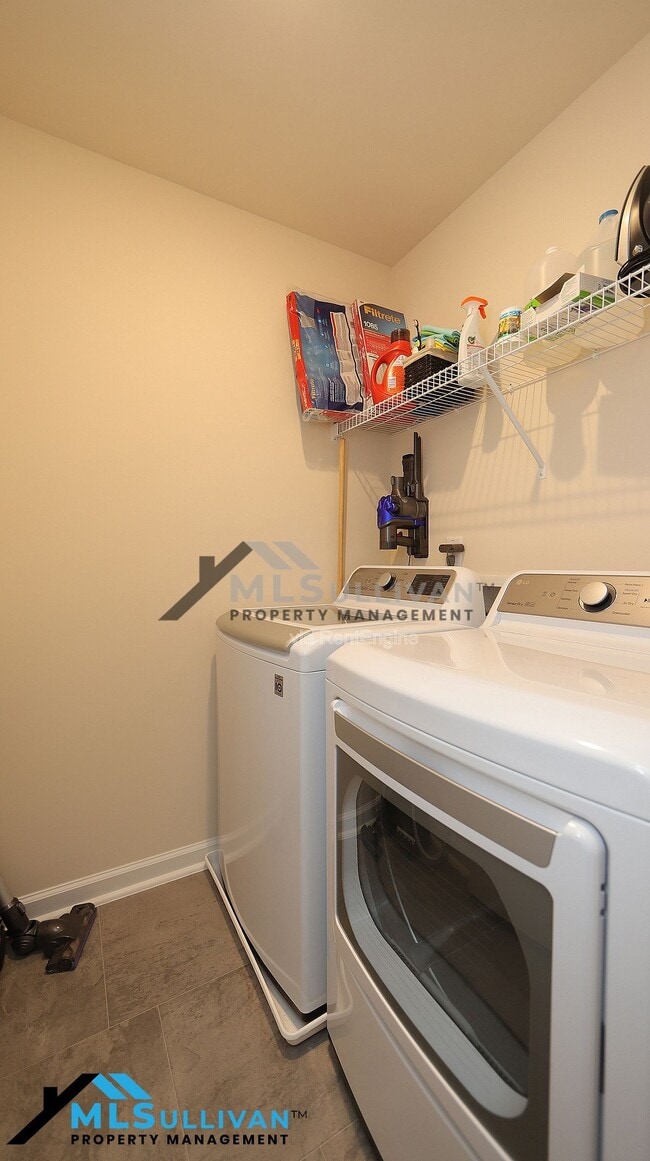 Building Photo - 291 White Oak Ridge Dr