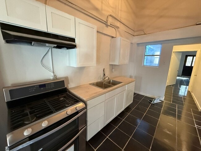 Building Photo - Palm Heights