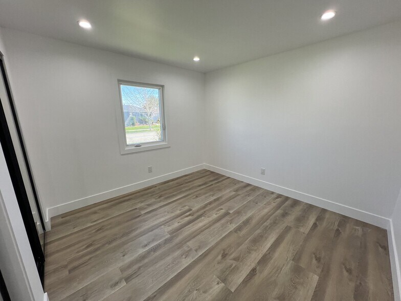 Building Photo - 4814 Hedda St