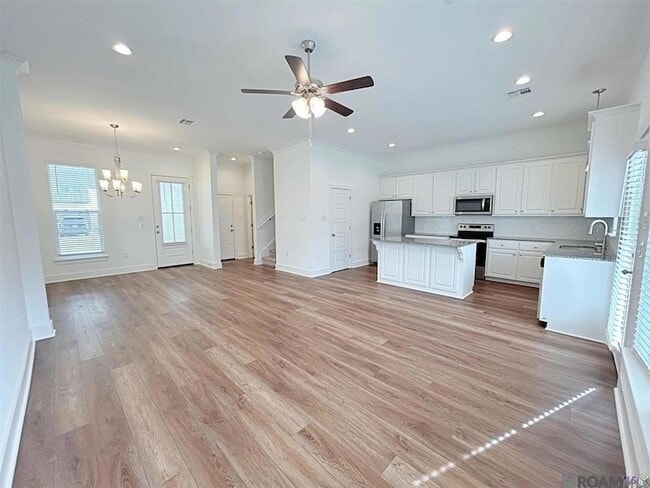 Building Photo - 608 Lake Shelf Dr