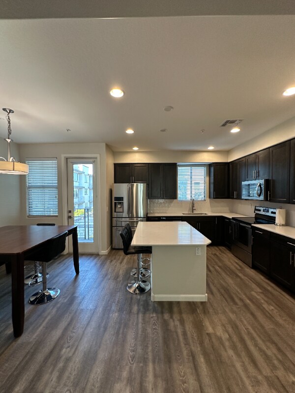 Building Photo - 2090 S Dorsey Ln