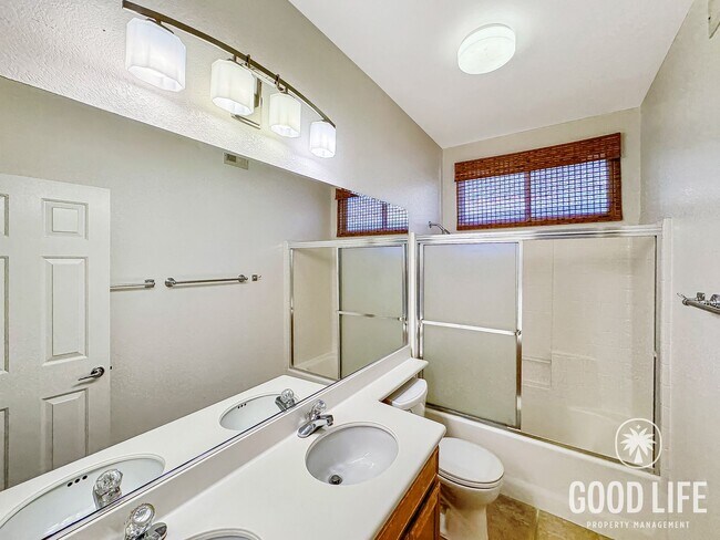 Building Photo - Stunning 5B/3.5BA House in Scripps Ranch!