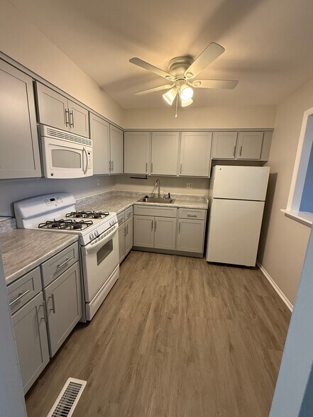 Primary Photo - 3362 Fairdale Rd