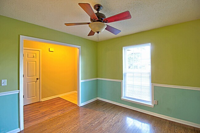 Building Photo - 948 Wedgewood Way