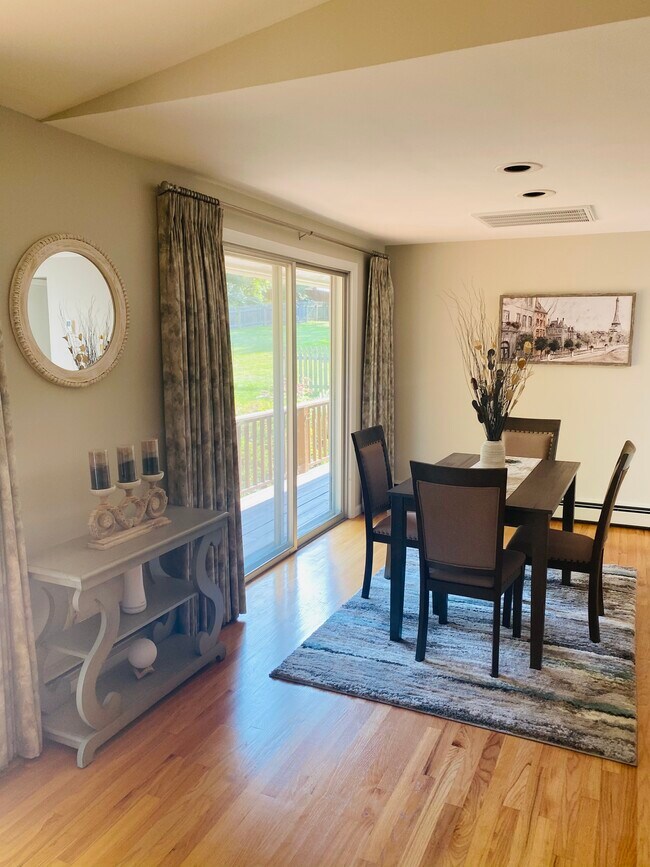 Building Photo - 7863 Russell Ln